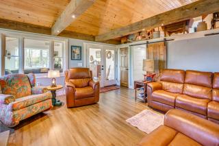 Walk to Beaches & Trails: Waterfront Maine Escape! - 2