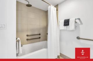 High-Floor 1BR - Intracoastal View - Resort & Pool - 3