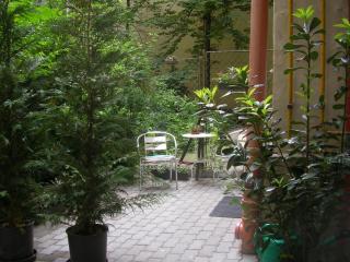 Standard Apartment by Hi5-Liszt Ferenc Square - Budapest - 5
