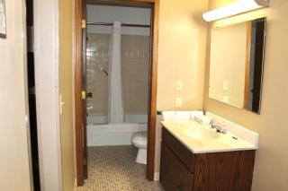 Colonial Inn - 7