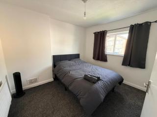 Semi Detached with Hot Tub - Pool Table - Large Garden - 1