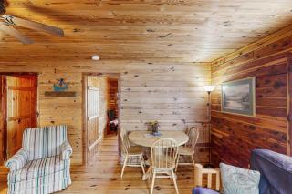 Cozy Lodge Retreat - 4