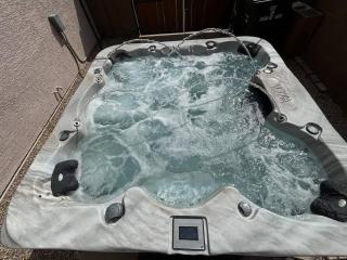 Hot Tub Heated Pool Loving Home Villa - 8