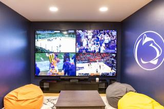 Large Luxury Home with Media Room and Game Room - 10 mins to Campus & Stadium - 6