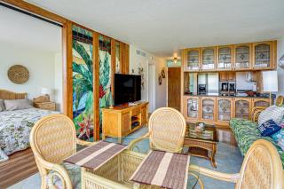 Pool Access, 1 Mi to Makaha Beach! Ocean-View Unit - 9