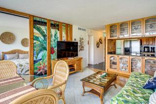 Pool Access, 1 Mi to Makaha Beach! Ocean-View Unit - 3