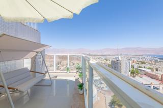 Amazing View, Relaxing Balcony & Pool - 9
