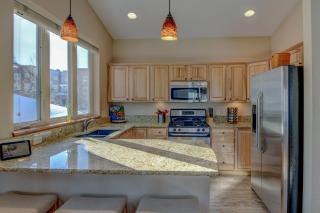 Downtown WP Pond Villa 558 I Private Hot Tub I Great Views I Activity Program - 8