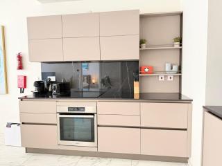 AURA suites by Mercury towers - 1