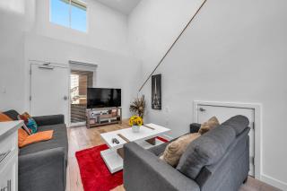 Modern New Close to Downtown LA 1 Bedroom with Parking - 2