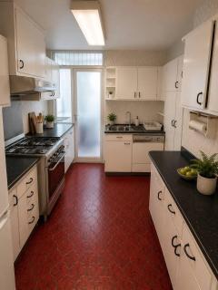 4 Bedrooms Apartment in Center - 2