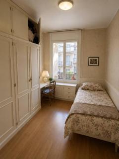 4 Bedrooms Apartment in Center - 3