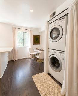 The Heart of WeHo - Sleek Urban Stay near Iconic Nightlife - 3