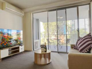 Budget 2BR 2BA Stay South Brisbane with Parking - 9