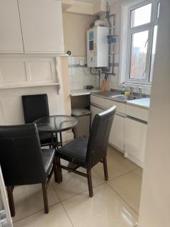 3 Cliff road ipswich IP3 0AT - 1