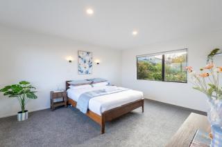Spacious Seaview 3-Bedroom Home in Orewa - 9