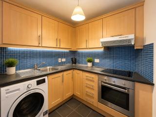 Modern 1BR Stay in Central Cashel - 3