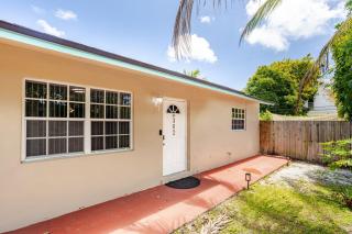 2BR Escape Boutique Las Olas Blvd-Beach-Dining - 1