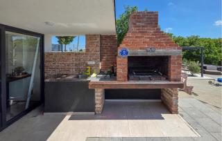 Cozy Home In Bjelovar - 4