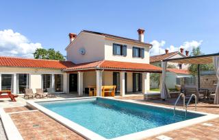 Three-Bedroom Holiday Home In Rebici - 3