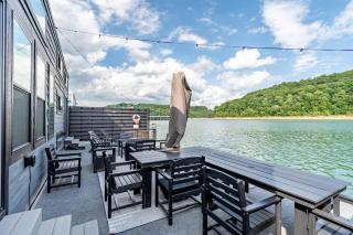 Wake House - One of a Kind Floating Home on Lake Cumberland - Boat Slip - Boat Ramp Access - Sleeps 20 - 8