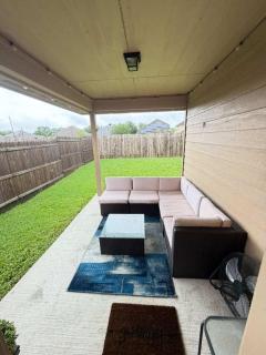 FIFA World Cup Retreat Cozy Modern Home Covered Patio With TV - 9