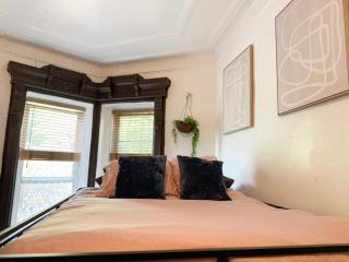 Unique Brooklyn Brownstone Studio Bedstuy - 4