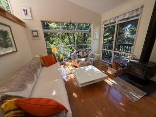 Sassafras Treehouse Private home in the Dandenong Ranges, Victoria - 4