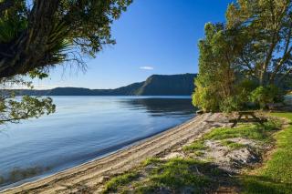 The Lion House - Rotoiti Lakefront Beach & Jetty - 8
