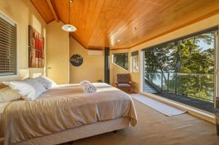 The Lion House - Rotoiti Lakefront Beach & Jetty - 5