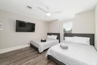 Cozy 4 Bed -4 Bath - 1