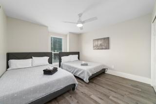 Cozy 4 Bed -4 Bath - 2