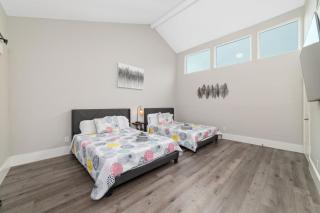 Cozy 4 Bed -4 Bath - 5