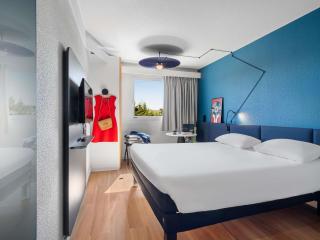 ibis Auch - 1
