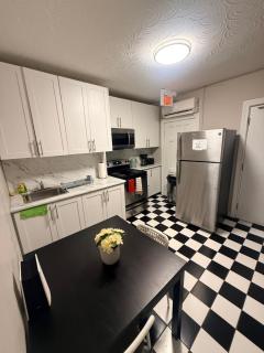 Clarens Suite Toronto - Private Washroom, Onsite Parking, Direct Transit to CN Tower, Toronto FC Games, Rodgers Centre - 7