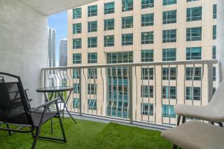 Modern Brickell Studio - 2 Queen Bds and Free Parking - 3