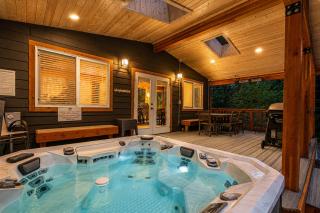 Compass Cabin by NW Comfy Cabins - 9