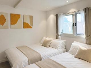HongDae 4min walk #3BD 2BA #Baby crib #8 Queen beds #private terrace - 4