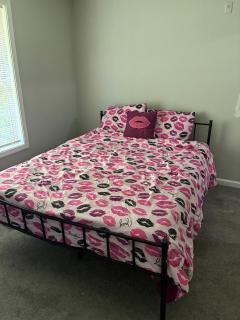 Cozy Pink Atlanta Stay - 6