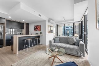Spacious 2BR Apt on Fish Lane with Pool and Parking! - 0
