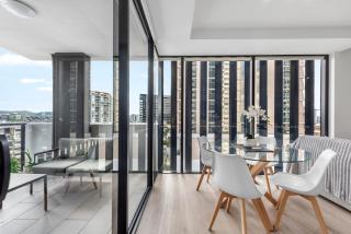 Spacious 2BR Apt on Fish Lane with Pool and Parking! - 4
