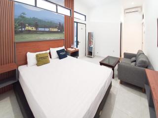 Urbanview Semeru Guesthouse near Stasiun Blitar - 0