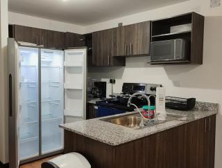 Full 1-bedroom apartment Zone 12 Parking - 3