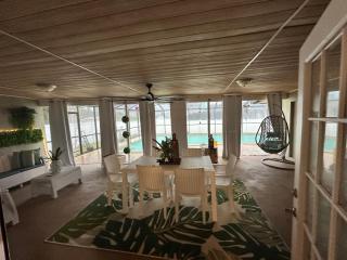 Blue Sky Pool House - 3