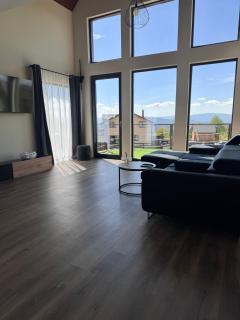 Hill House Marisel - 1