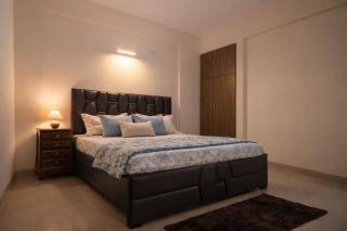 Skydeck Apartment 4BHK Near Taj by Homeyhuts - 2