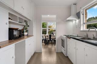 House & Private Studio Room - By Superior Stays - 7