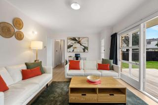 House & Private Studio Room - By Superior Stays - 5