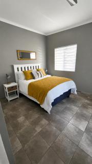 Stay a While Self catering - Close to Greenacres Hospital, free Wi-Fi, and secure parking - 0