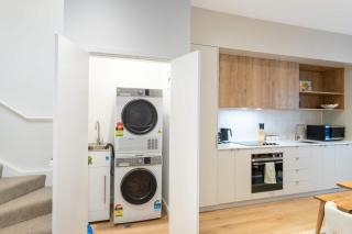 The Hudson 3BR Bright Courtenay Place Townhouse - 5